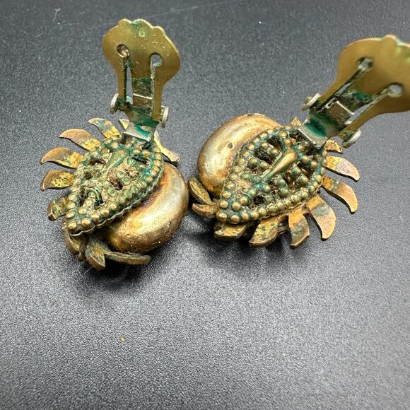 VINTAGE MIRIAM HASKELL GOLD PLATED FAUX PEARLS FLOWER CLIP ON EARRINGS - Picture 9 of 11